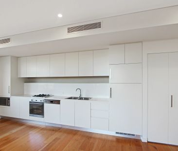 Super large 2 bed with Xlarge Car Space! - Photo 4