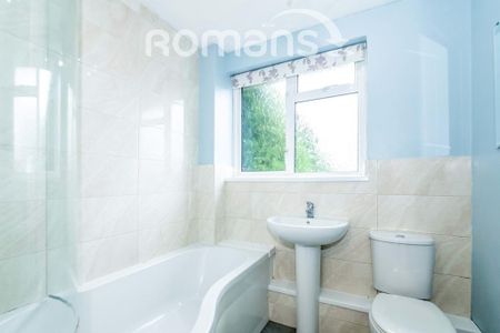 3 bedroom semi-detached house to rent - Photo 4