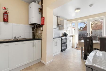 6 bedroom semi-detached house to rent - Photo 3