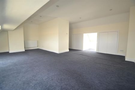 4 bedroom semi-detached house to rent - Photo 4
