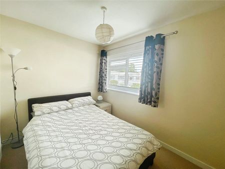 Brantwood Court, West Byfleet, Surrey, KT14 6BU - Photo 3