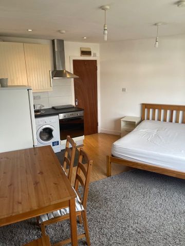 Studio Flat, Norbury, SW16 - Photo 2