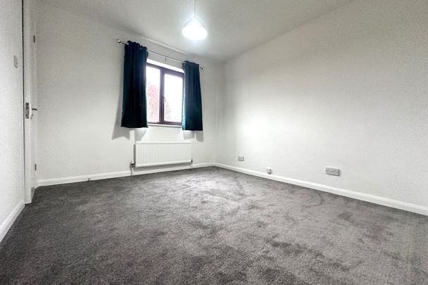 Chetwynd Mead, BAMPTON - Photo 1