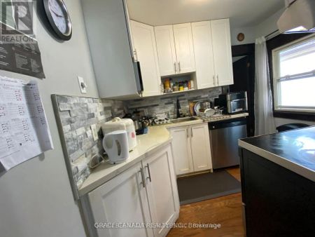 4765 SIXTH AVENUE - Photo 5
