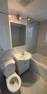 Beau 4½ à louer A 2 minutes à pied du métro + terminus Cartier - Photo 3