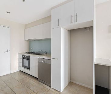 Stylish Inner-City Living with Panoramic Views - Photo 2