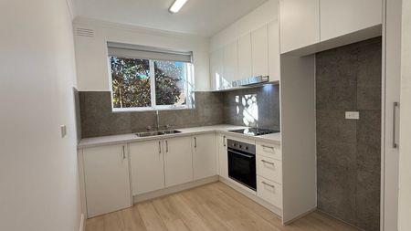 8/12 Irving Street, Malvern VIC 3144 - Photo 5