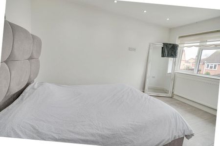 3 bedroom semi-detached house to rent - Photo 4