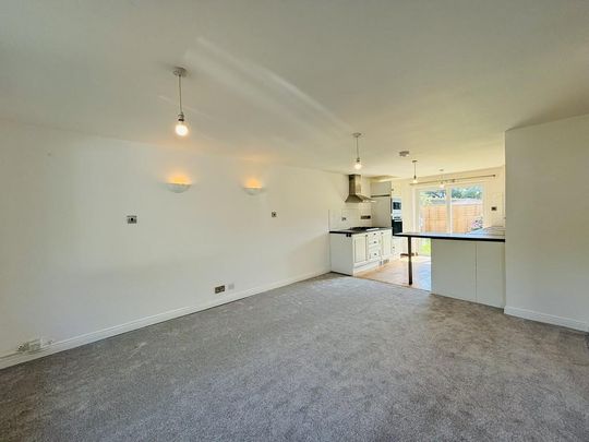 3 bedroom semi-detached bungalow to rent - Photo 1