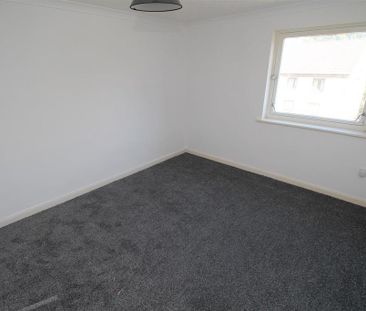 3 bedroom flat to rent - Photo 5