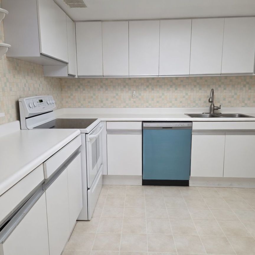 For Lease - 77 Carlton Street Unit# 803, Toronto, Ontario - Photo 1
