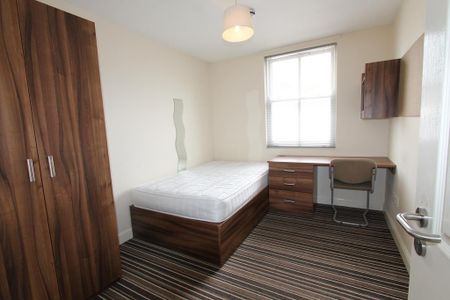 4 bedroom flat to rent - Photo 5