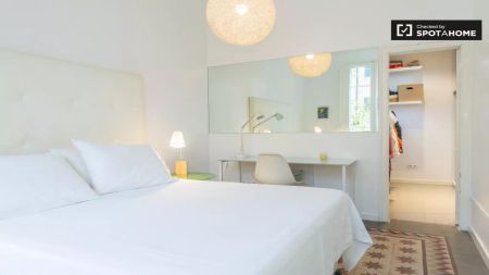 Double bed in Cosy rooms for rent in 3-bedroom apartment in La Dreta de l'Eixample - Photo 5