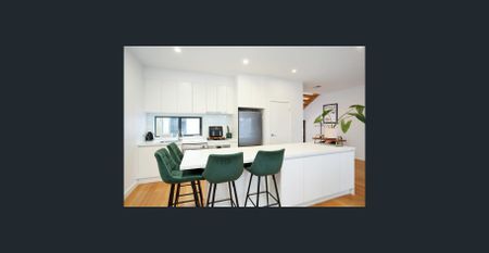 GRAND IN SIZE AND QUALITY - 4 BEDROOM PLUS STUDY - Photo 2