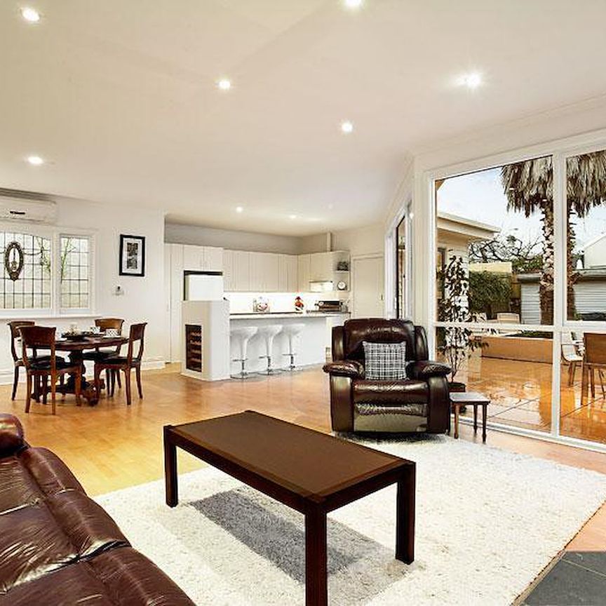 21 May Road, Toorak. - Photo 1