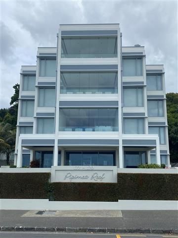 BEACHFRONT PENTHOUSE APARTMENT - FULLY FURNISHED - Photo 5