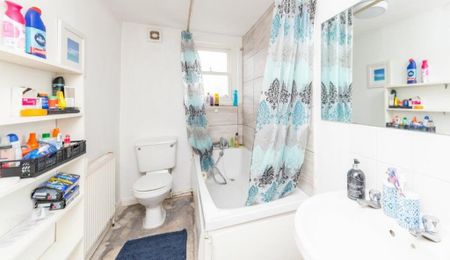 3 bedroom flat to rent - Photo 5