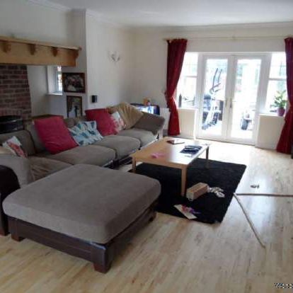 5 bedroom property to rent in Epsom - Photo 1