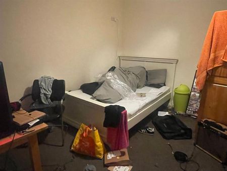 7 bedroom private hall to rent - Photo 3