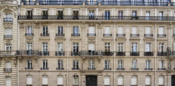 location Appartement T5 DE 131.15m² À PARIS - Photo 2