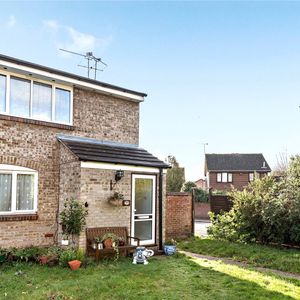 Medina Close, Wokingham Medina Close, Wokingham - Photo 2