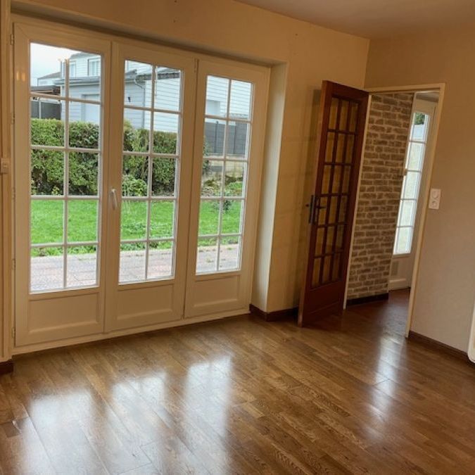 A HOLNON PAVILLON SEMI MITOYEN 3 CHAMBRES JARDIN ET GARAGE - Photo 1