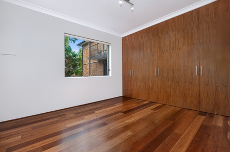 Spacious & Well-Appointed 2-Bedroom Apartment with Garage & Extra Car Space - Photo 4