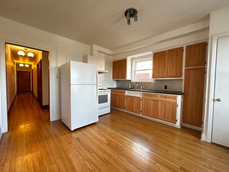 2490 Rue Sherbrooke E., Montréal (Ville-Marie), QC H2K - Photo 2