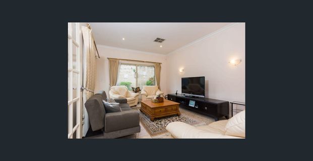 Executive Family Living in Prestigious Mount Henry Estate - Photo 1