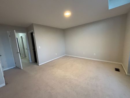 For Lease - 102 Harbourside Drive, Whitby, Ontario - Photo 4