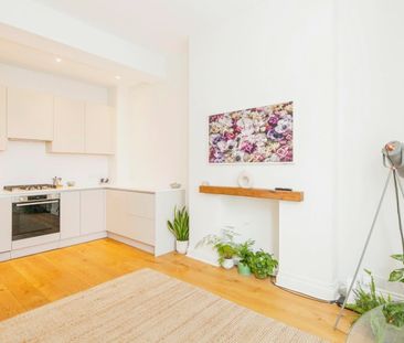 1 Bed Flat, Sandmere Road, SW4 - Photo 2