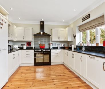 4 bedroom detached house to rent - Photo 4