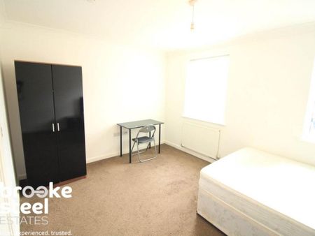 4 bedroom townhouse to rent - Photo 5