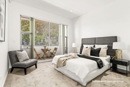 Stylish contemporary terrace in a wide tree-lined cul-de-sac - Photo 4