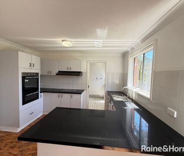Close to Glenfield Station and Glenfield Public School Charming thr... - Photo 2