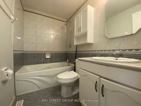 For Lease - 100 Oakdale Drive, Oakville, Ontario - Photo 3