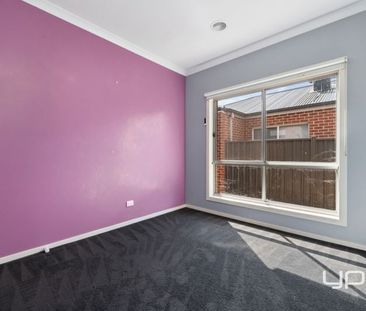 4 BEDROOM FAMILY HOME WITH RUMPUS - Photo 2