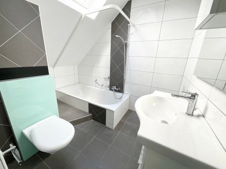 Charmant appartement de 3 pièces avec cheminée et balcon plein sud - Photo 3