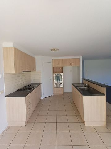 Sunshine, Space & Smiles - This One Has It All! - Photo 5