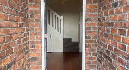 Charm and Character Family home - Photo 3