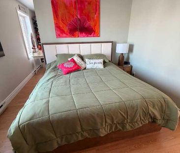 Duplex calme et serin rénové au goût du jour dans un secteur prisé ... - Photo 3