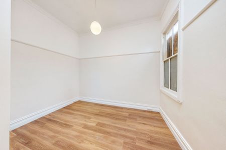 Charming 2-Bedroom in Prime Inner Melbourne Location - Photo 3