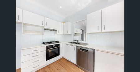 Charming Home in Prime Wahroonga Location. Step into comfort and convenience with this fresh home in this highly sought-after suburb - Photo 5