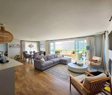 Modern, Spacious Family Home in Popular ... - Photo 1