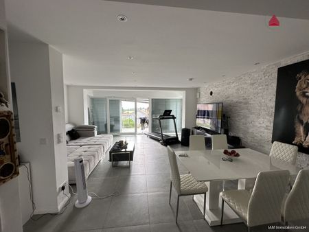 Luxuriöse und moderne 4-Zimmer Wohnung mit Balkon und Landhausküche! - Photo 5