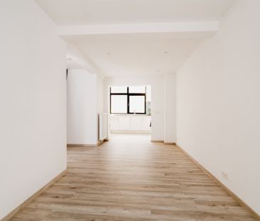 Ruime, volledig gerenoveerde woning met 3 slpk., 2 badk. & koer - Photo 5