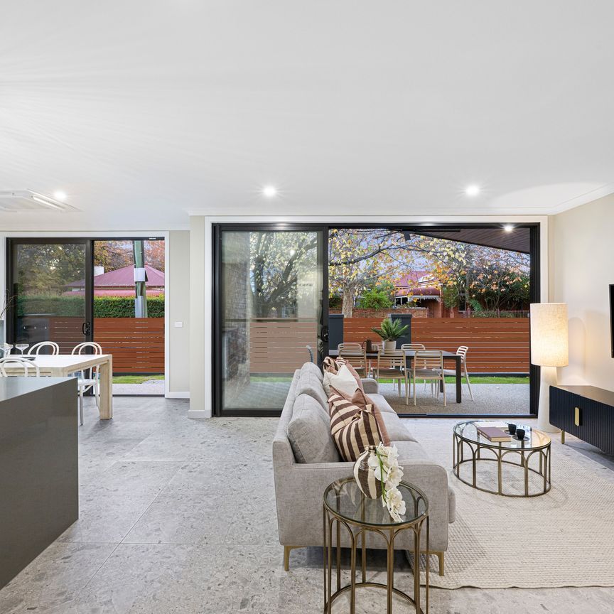 Exceptional Contemporary Living In Abury Cbd - Photo 1