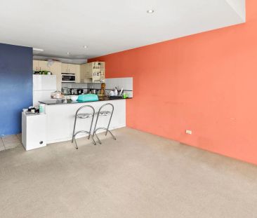 Modern Two-Bedroom Apartment in the Heart of Dee Why Shops - Photo 1