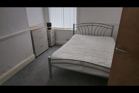 Room in a Shared House, Silverdale Avenue, L13 - Photo 3