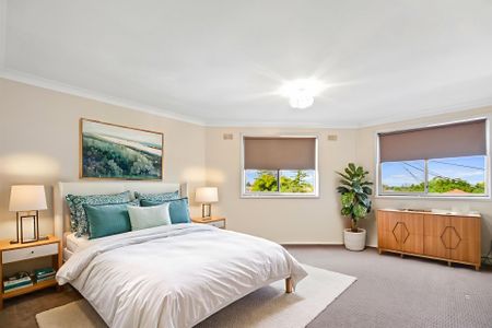 Conveniently Located 4 Bedroom Unit - Photo 2